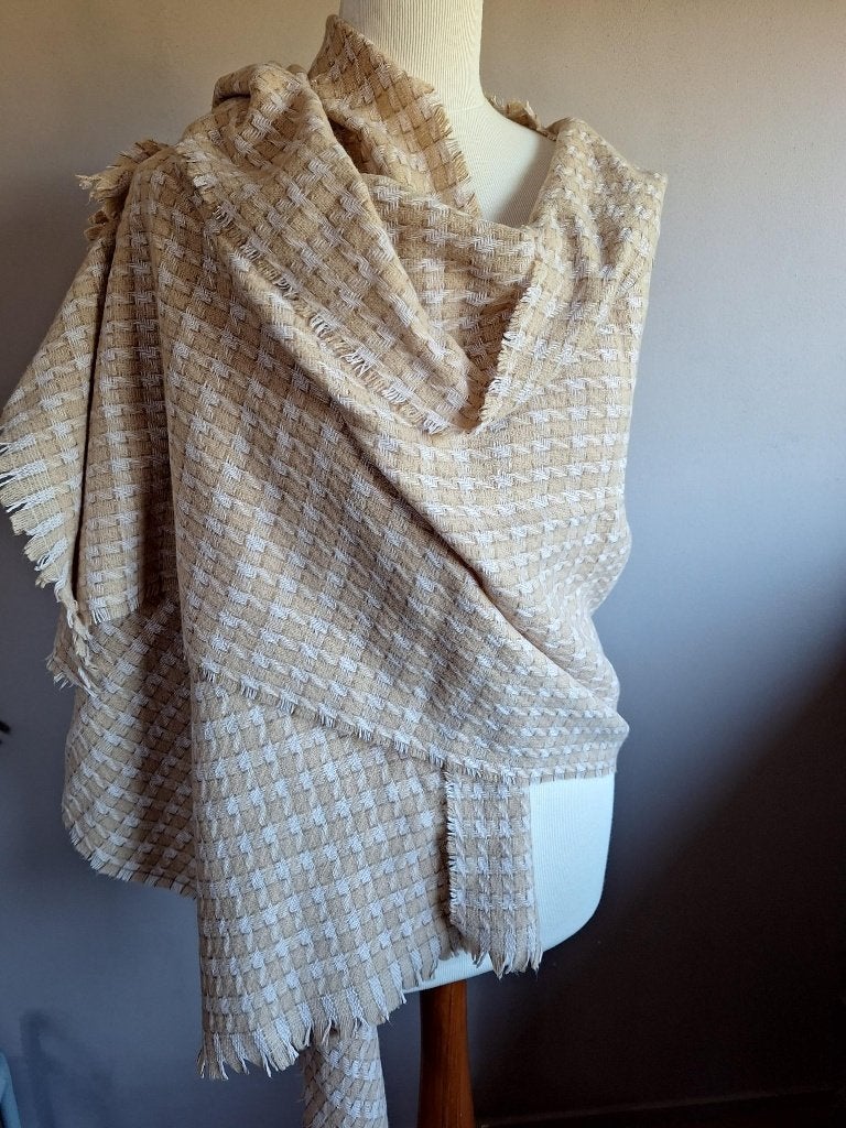 Nieuwe grote zachte omslag sjaal, one size, Kleding | Dames, Ophalen of Verzenden, Nieuw, Maat 46/48 (XL) of groter, Sjaal