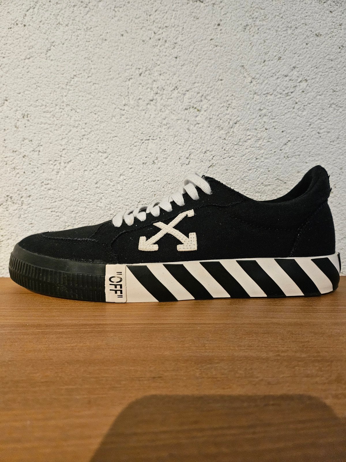 Off white Vulcanized low 43, Ophalen of Verzenden, Zo goed als nieuw