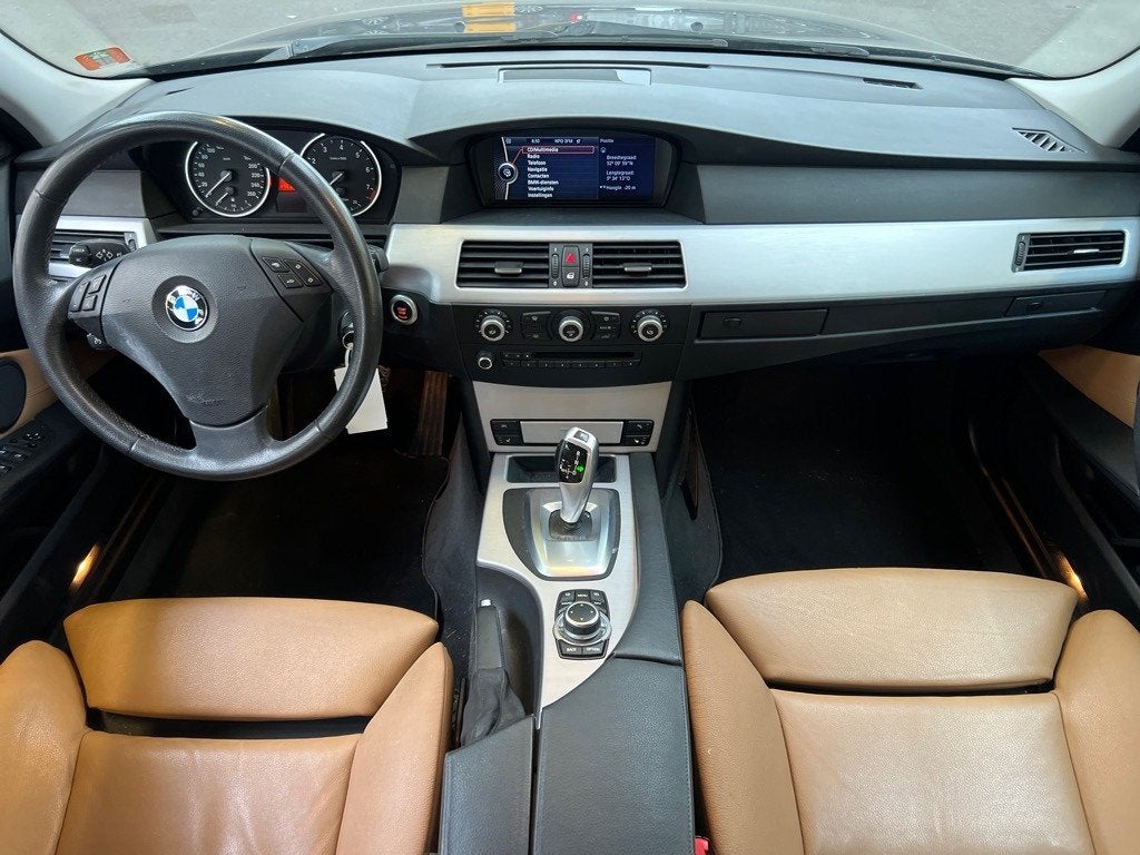 BMW 5-serie Touring 525i Business Line Edition II AUT|XENON|, Auto's, BMW, Achterwielaandrijving, Gebruikt, 2000 kg, Blauw