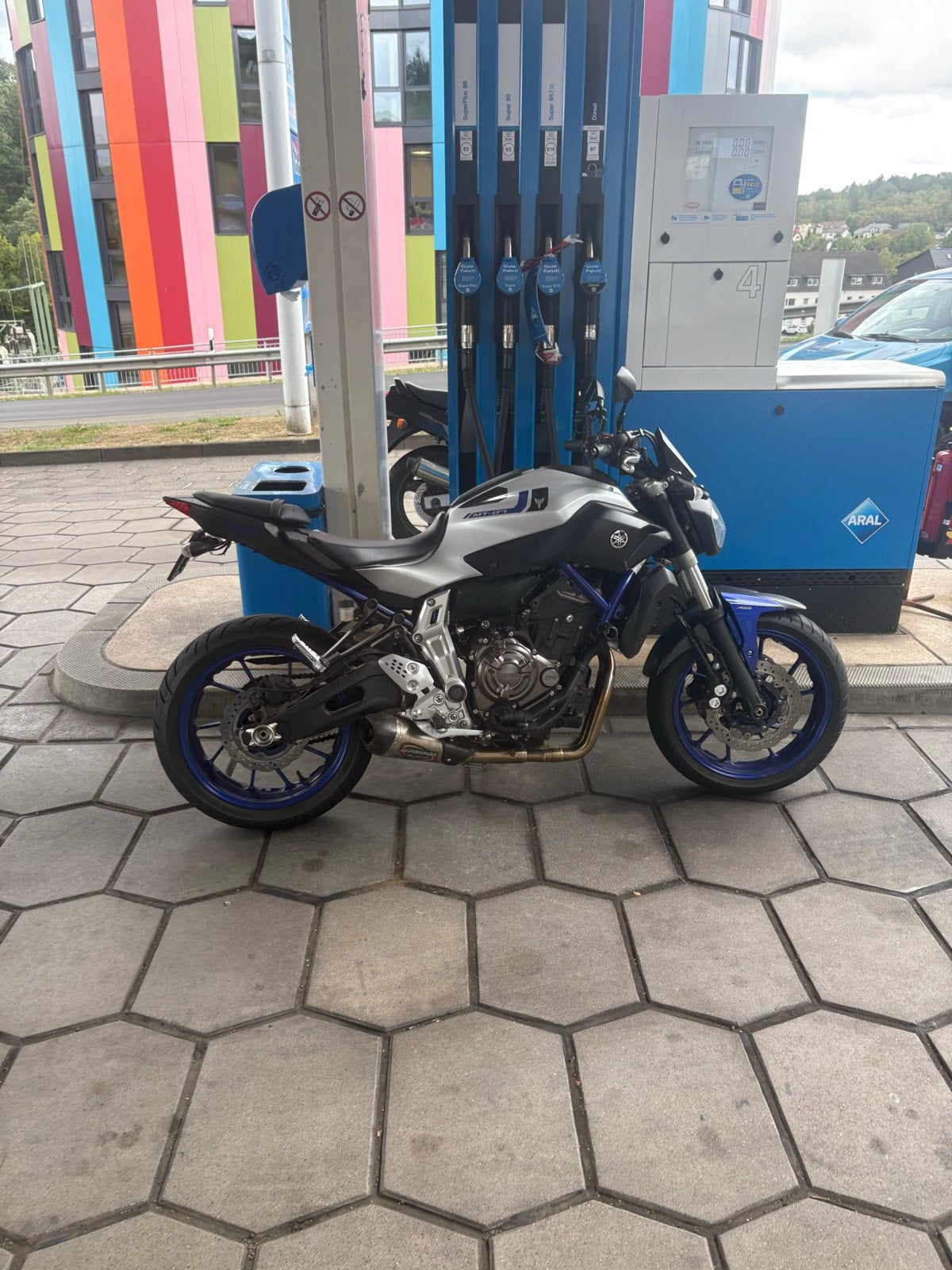 Yamaha MT-07 2016 met speciale uitlaat, 2 cilinders, Sportuitlaat, Gebruikt, Particulier