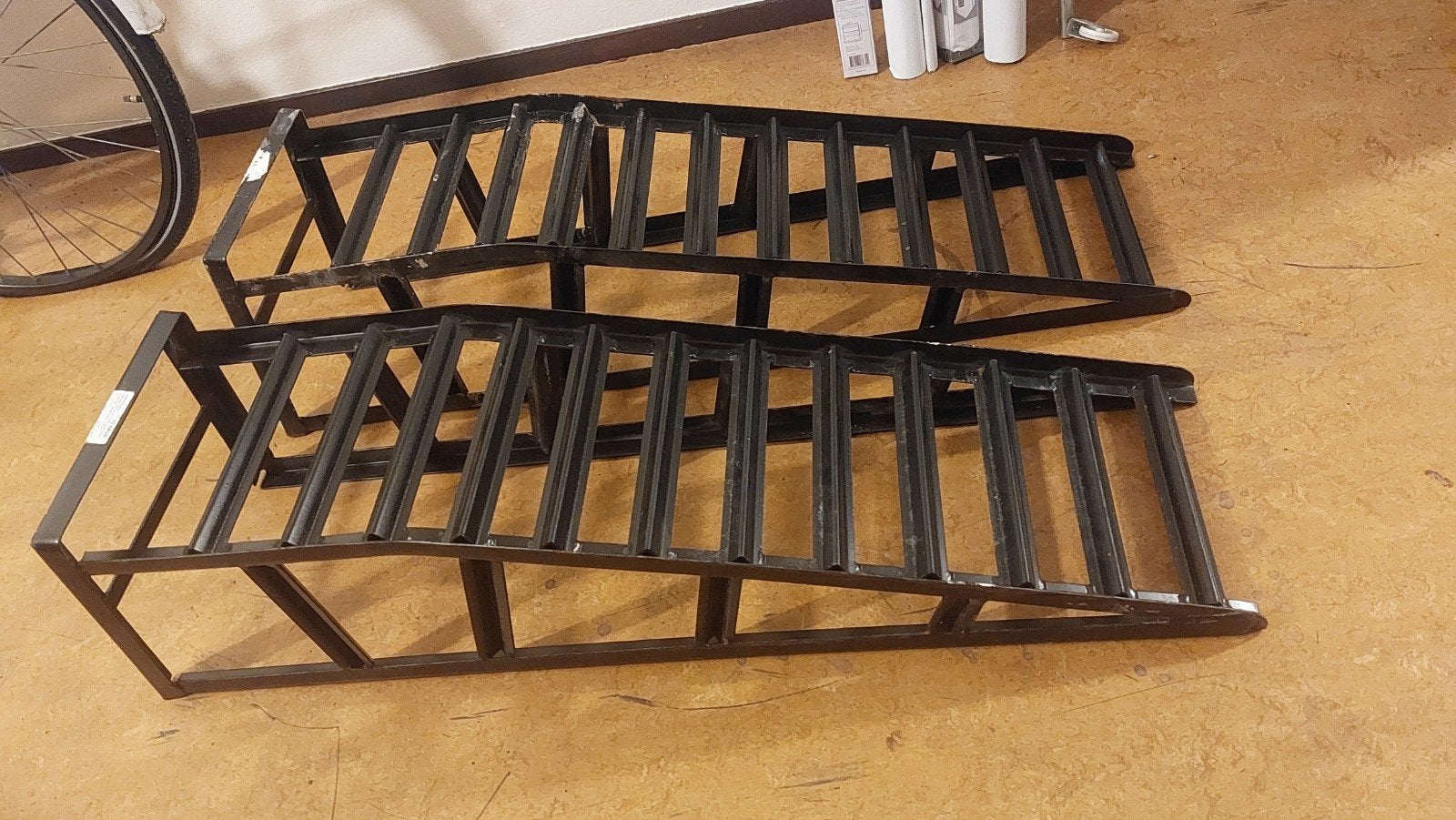 Oprijbokken: 26cm breedx26 cm hoogx1m lang., Ophalen, Metaal, Minder dan 5 flessen