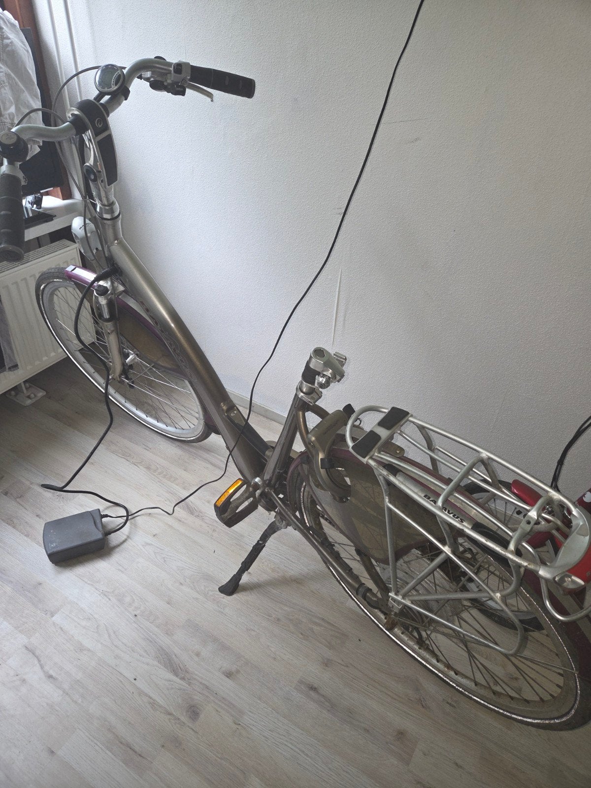 Gezocht: Oud ijzer, witgoed, aluminium, kabels, accu's, Ophalen of Verzenden