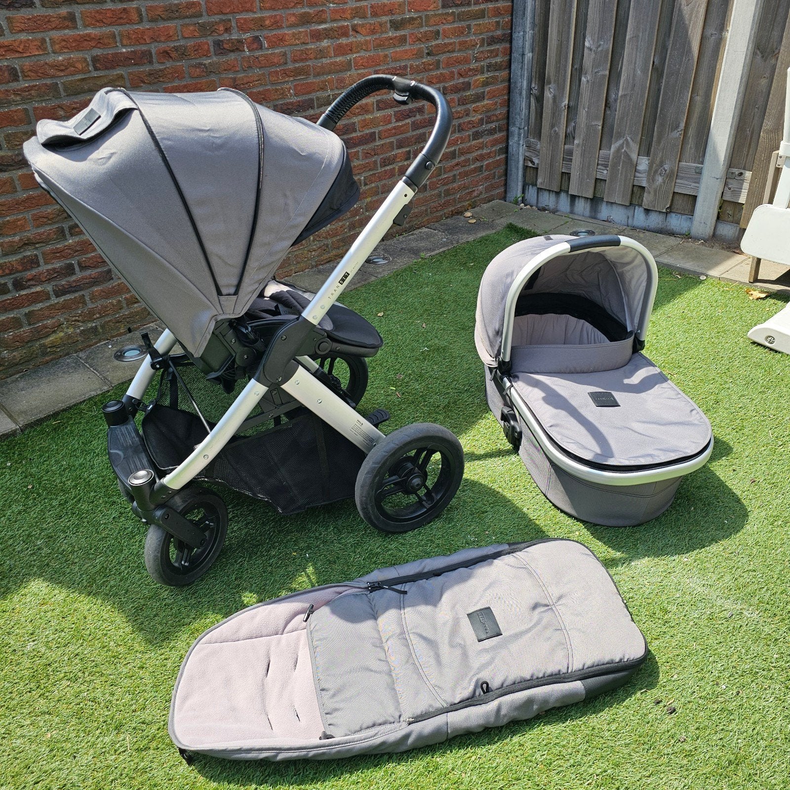 Maxicosi + isofix + Kinderwagen met Reiswieg en Voetenzak, Ophalen, Zo goed als nieuw, Combiwagen, Met reiswieg
