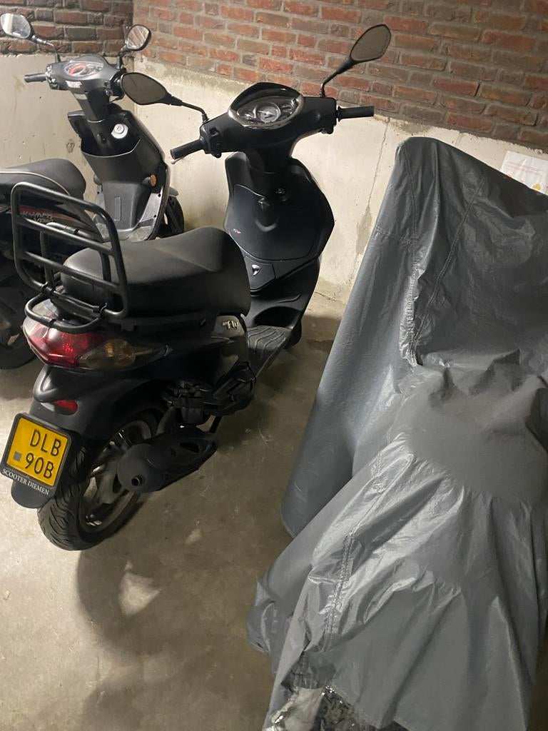 Piaggio Fly, Fietsen en Brommers, Scooters | Piaggio, Zo goed als nieuw, Fly, Benzine, Ophalen of Verzenden
