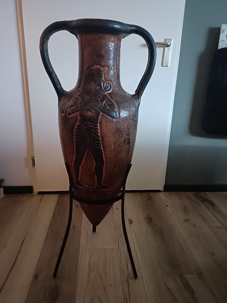 Grote Spaanse vaas op metalen standaard , Egyptische stijl, Ophalen