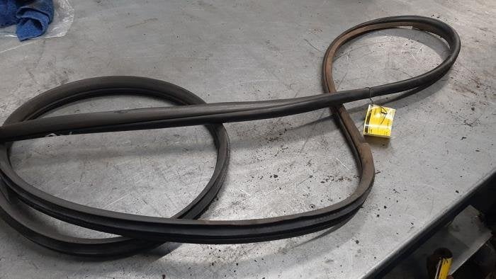 Portierrubber 2Deurs rechts van een Toyota Landcruiser, Gebruikt, -, -, Ophalen of Verzenden