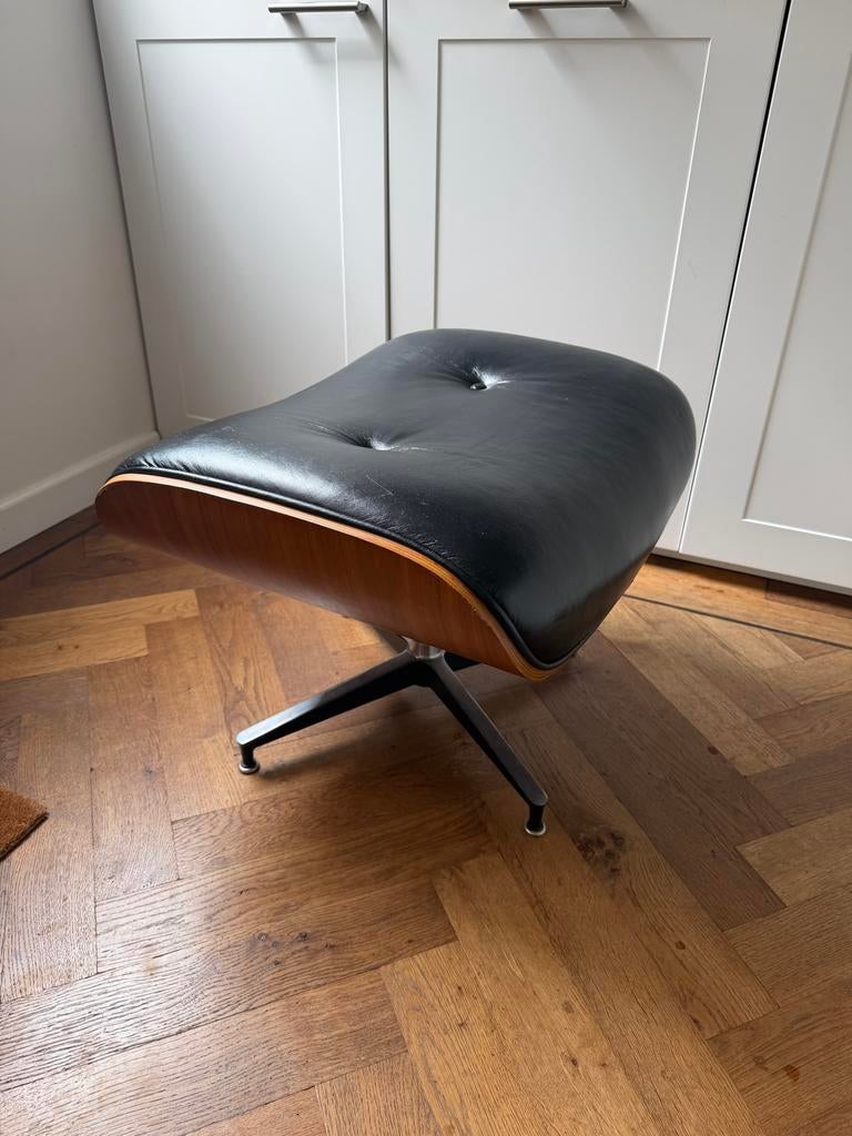 Eames Lounge Chair Ottoman - Zwart leer, houtfineer, Ophalen, Gebruikt, Rond, Hout