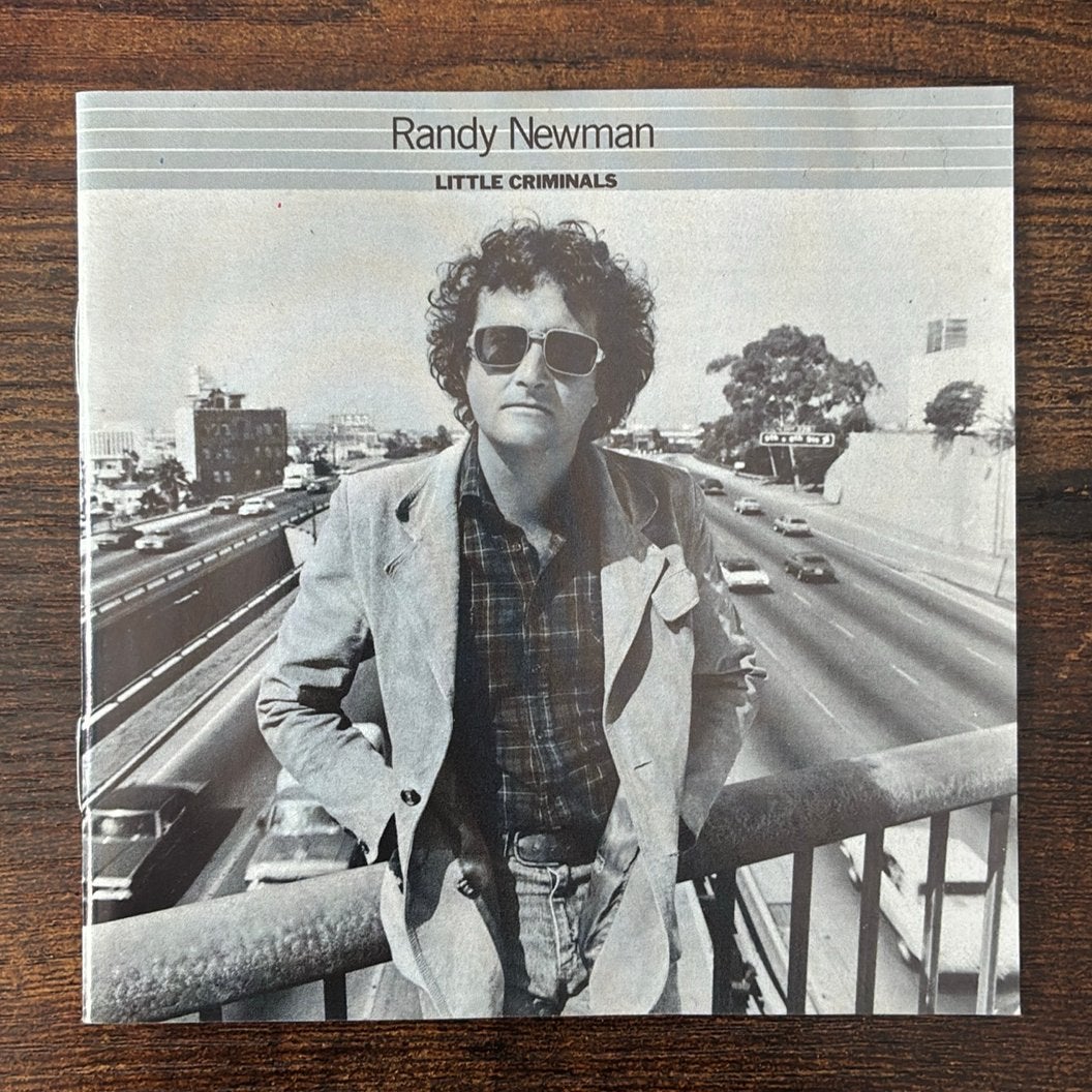 CD Randy Newman - Little Criminals, Cd's en Dvd's, Ophalen of Verzenden, Zo goed als nieuw, Poprock, Inclusief boekje