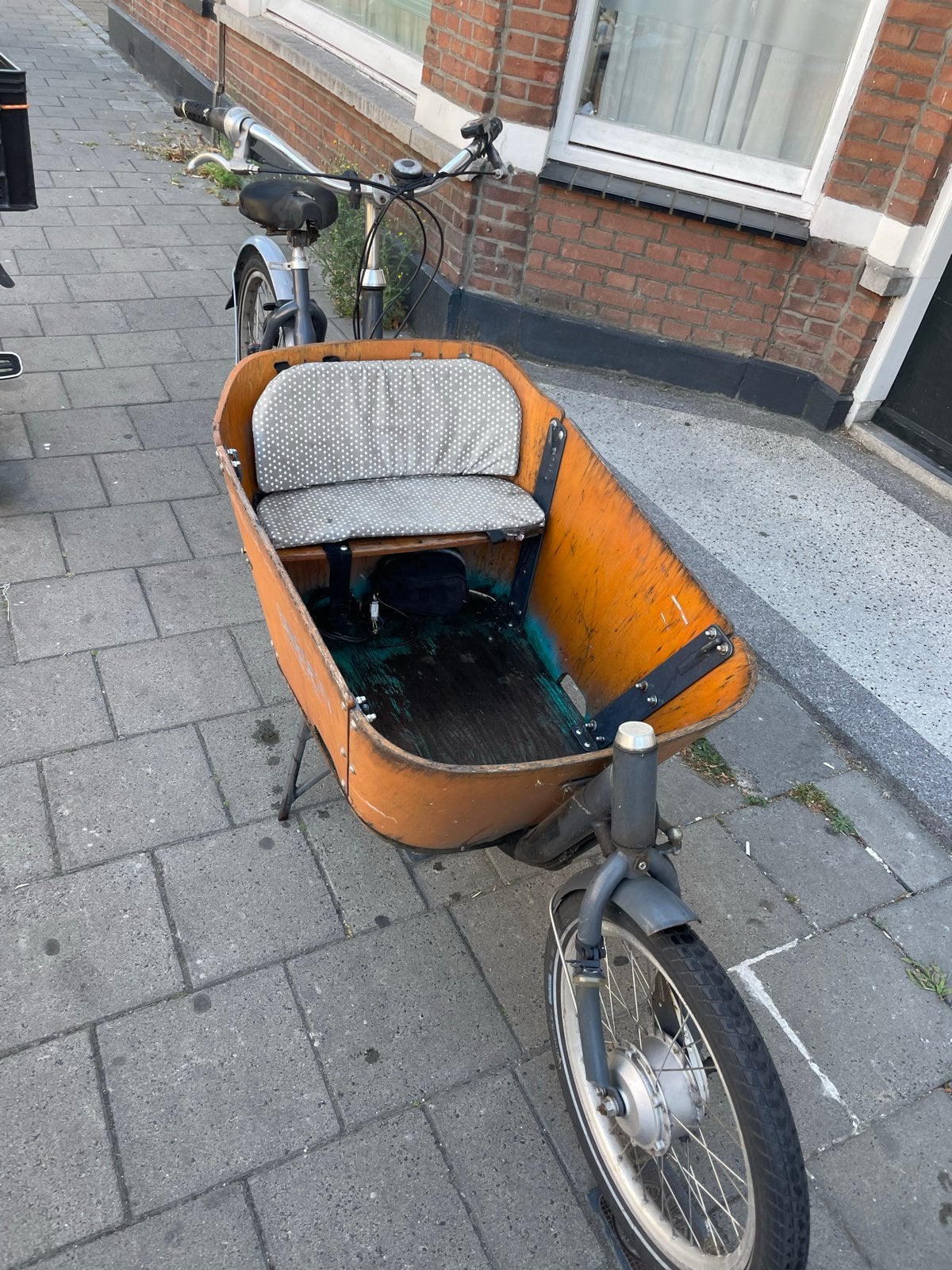 Bakfiets elektrisch, Gebruikt, Elektrisch, Ophalen of Verzenden, 2 kinderen