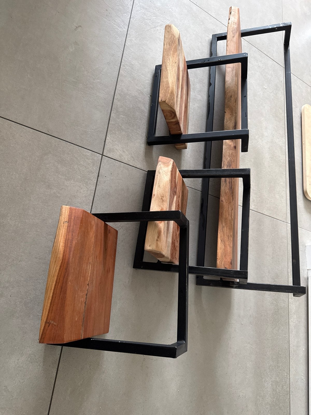 Zwevende Mango Houten Planken in Stalen Frame, Ophalen, Zo goed als nieuw