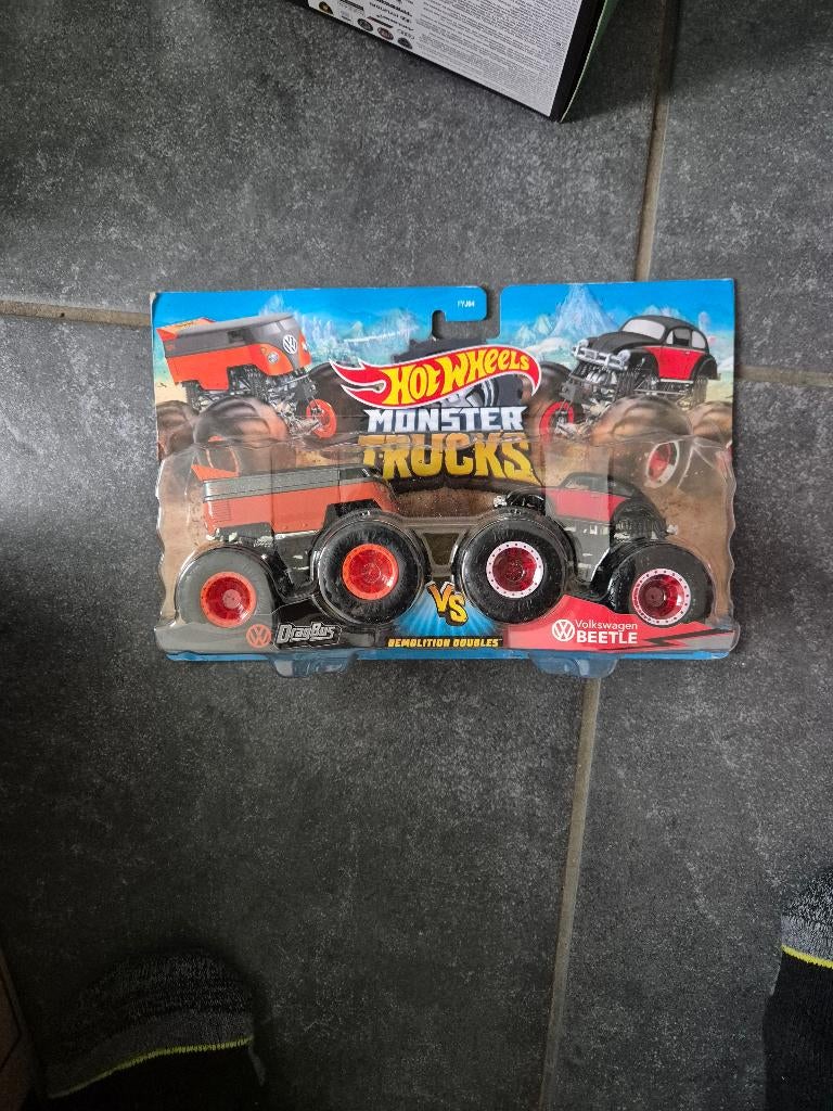 HOT WHEELS MONSTER TRUCKS VW DRAG BUS VS BEETLE, Ophalen of Verzenden, Nieuw, Auto