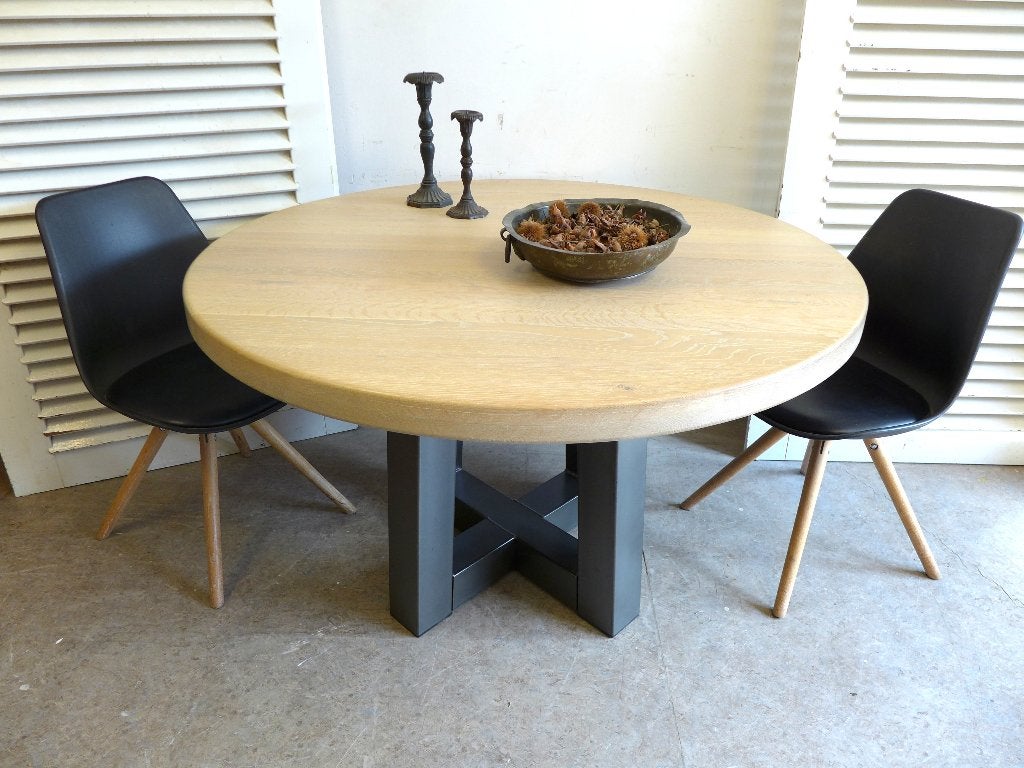 Foto 20 van Prachtige zwarte ronde uitschuifbare eettafel