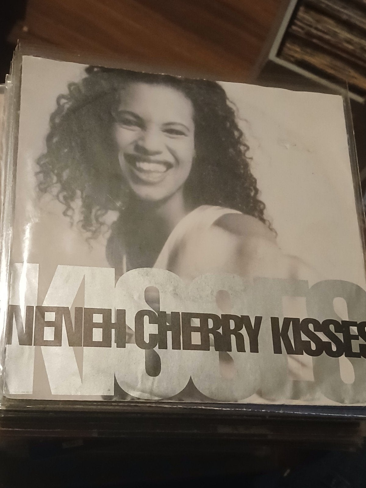 NENEH CHERRY kisses. 1989, Cd's en Dvd's, Vinyl Singles, Ophalen of Verzenden, Zo goed als nieuw, Pop