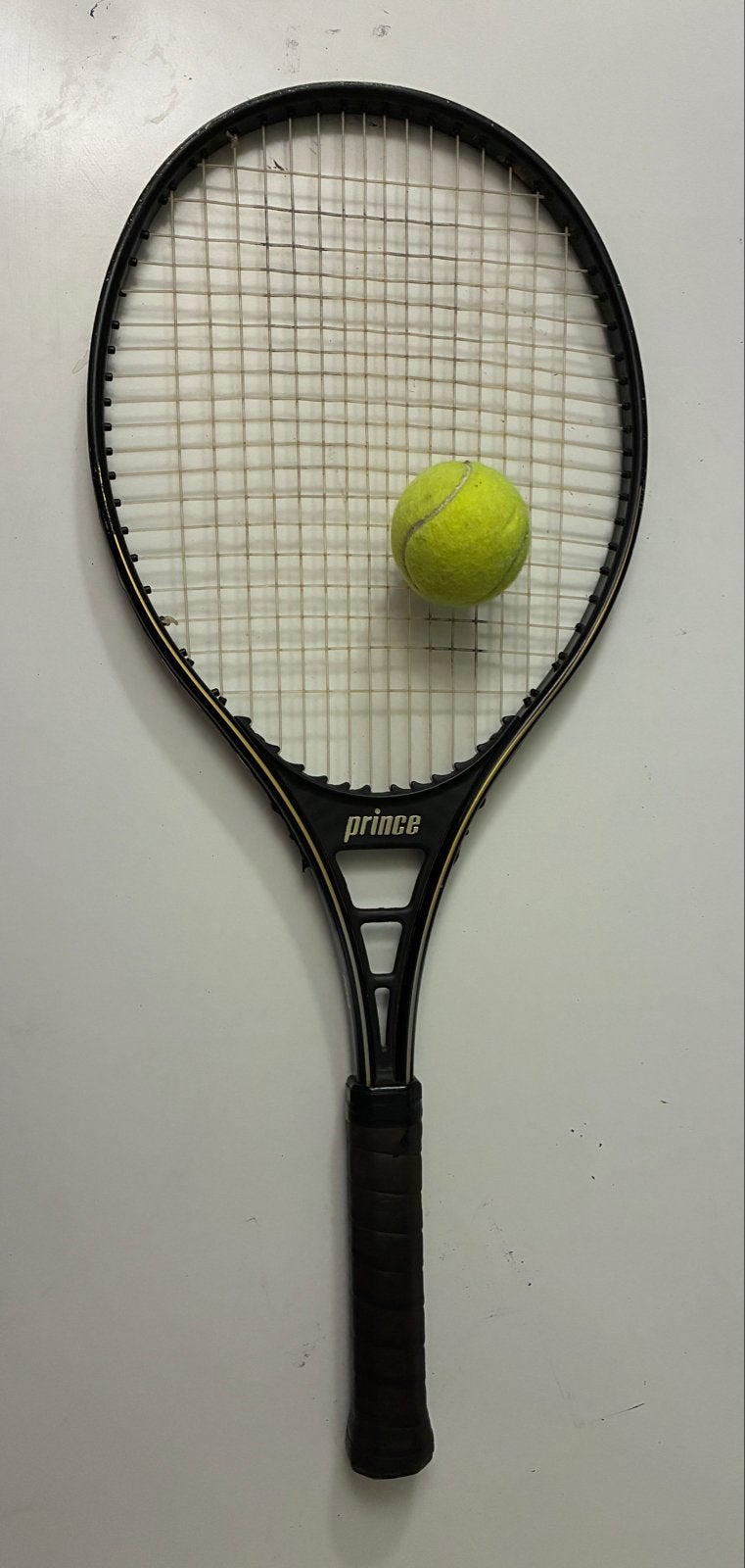 Vintage Prince Pro Tennis Racket met Bal, Sport en Fitness, Tennis, Ophalen, Gebruikt, Racket, Prince
