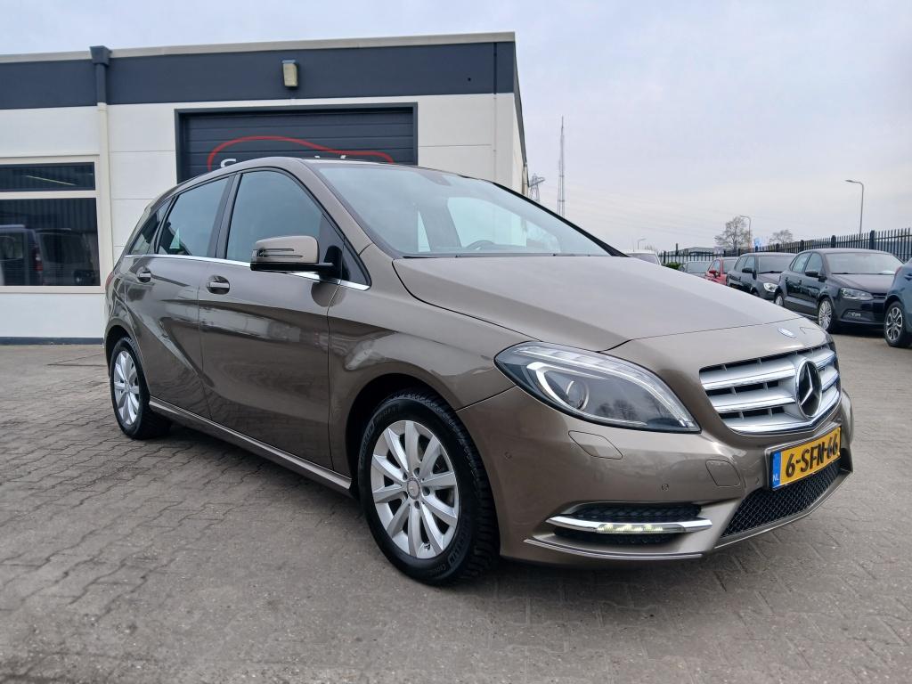 Mercedes-Benz B-Klasse 180 Topstaat/Leer/Automaat/Stoelverwa, Automaat, 1325 kg, Gebruikt, 4 cilinders