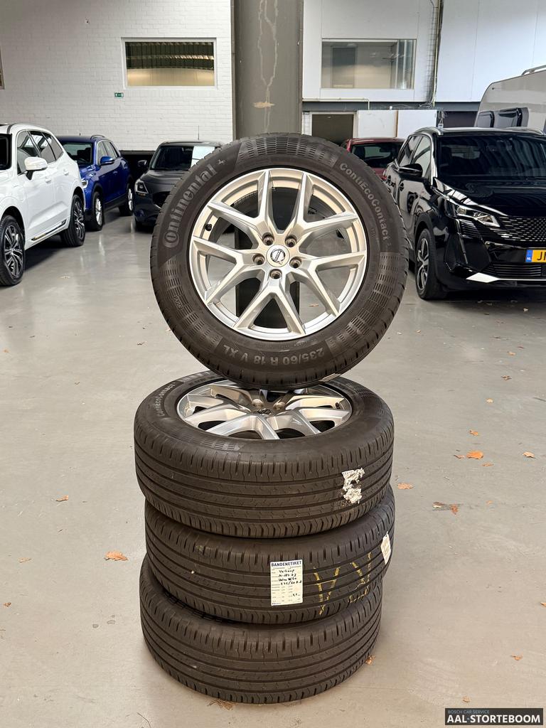 Zomerbandenset op lichtmetalen velgen voor Volvo XC60 (2018), Ophalen, 18 inch, Gebruikt, -