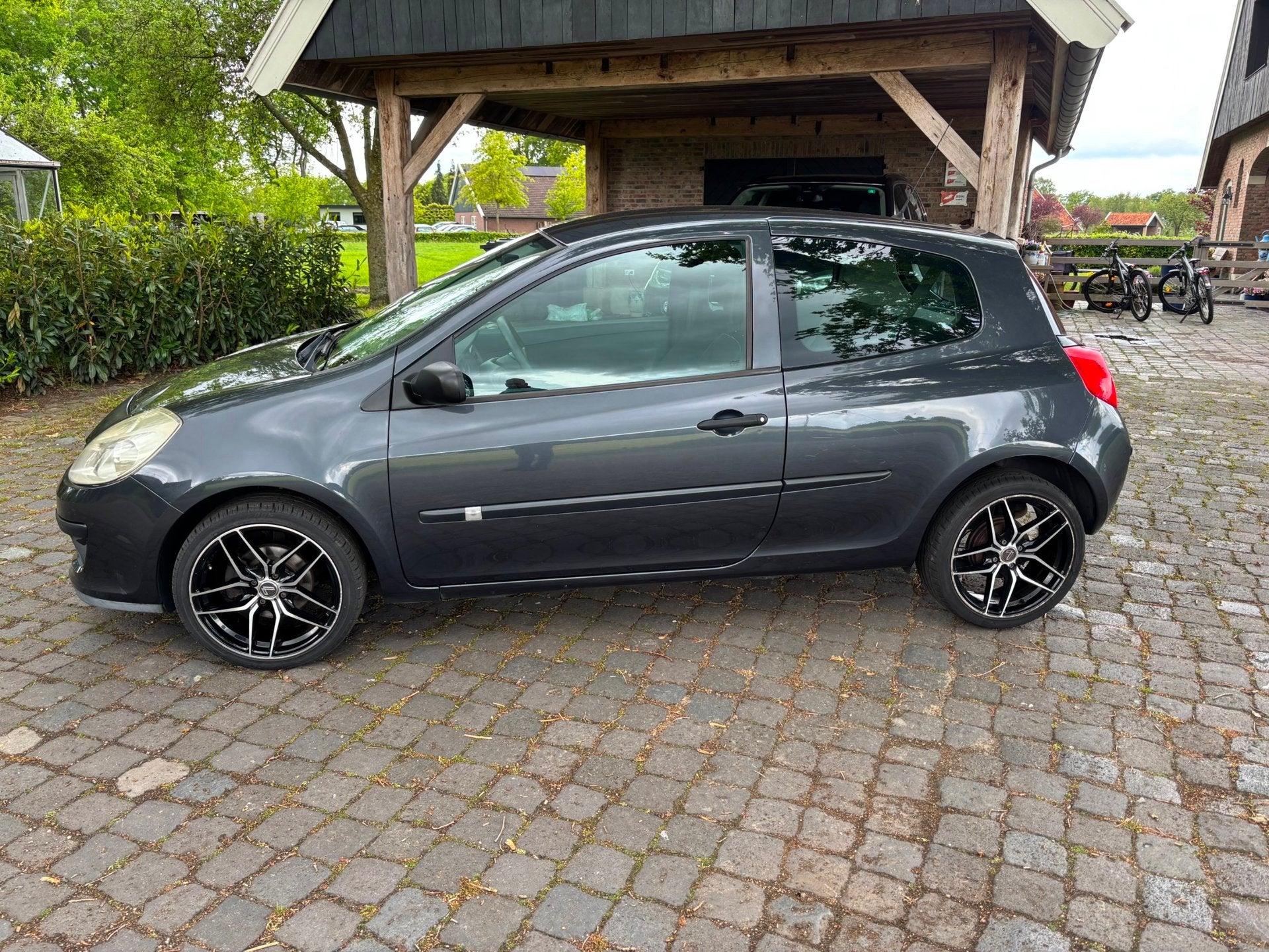 Renault Clio 1.2 Special Line, Auto's, Voorwielaandrijving, Gebruikt, Zwart, 4 cilinders