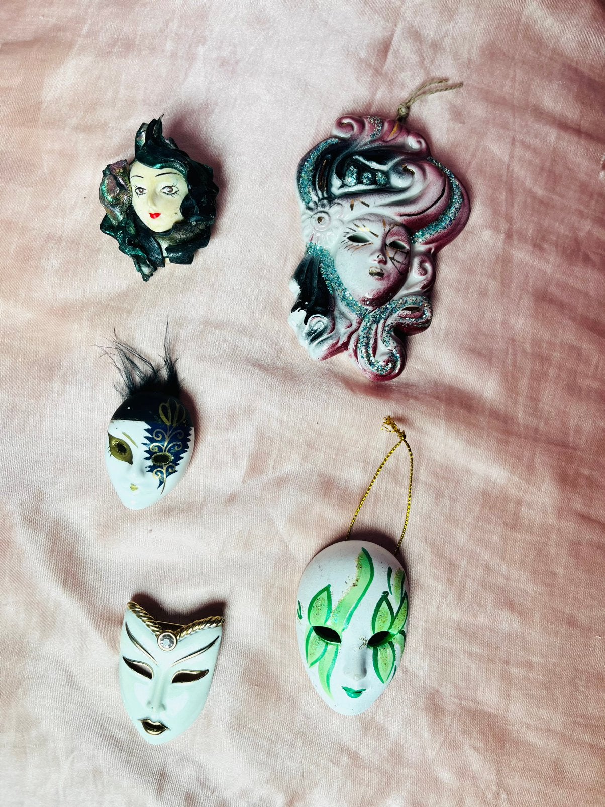 5 Vintage Venetiaanse Maskers Broches / Muur Decoratie, Ophalen of Verzenden, Zo goed als nieuw