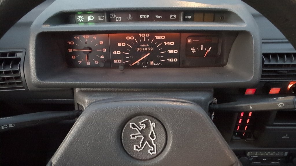 Peugeot 205 Bordeaux Rood 1.6 AUT | Oldtimer | APK | 62000km, Auto's, 4 cilinders, Particulier, Metallic lak, 900 kg