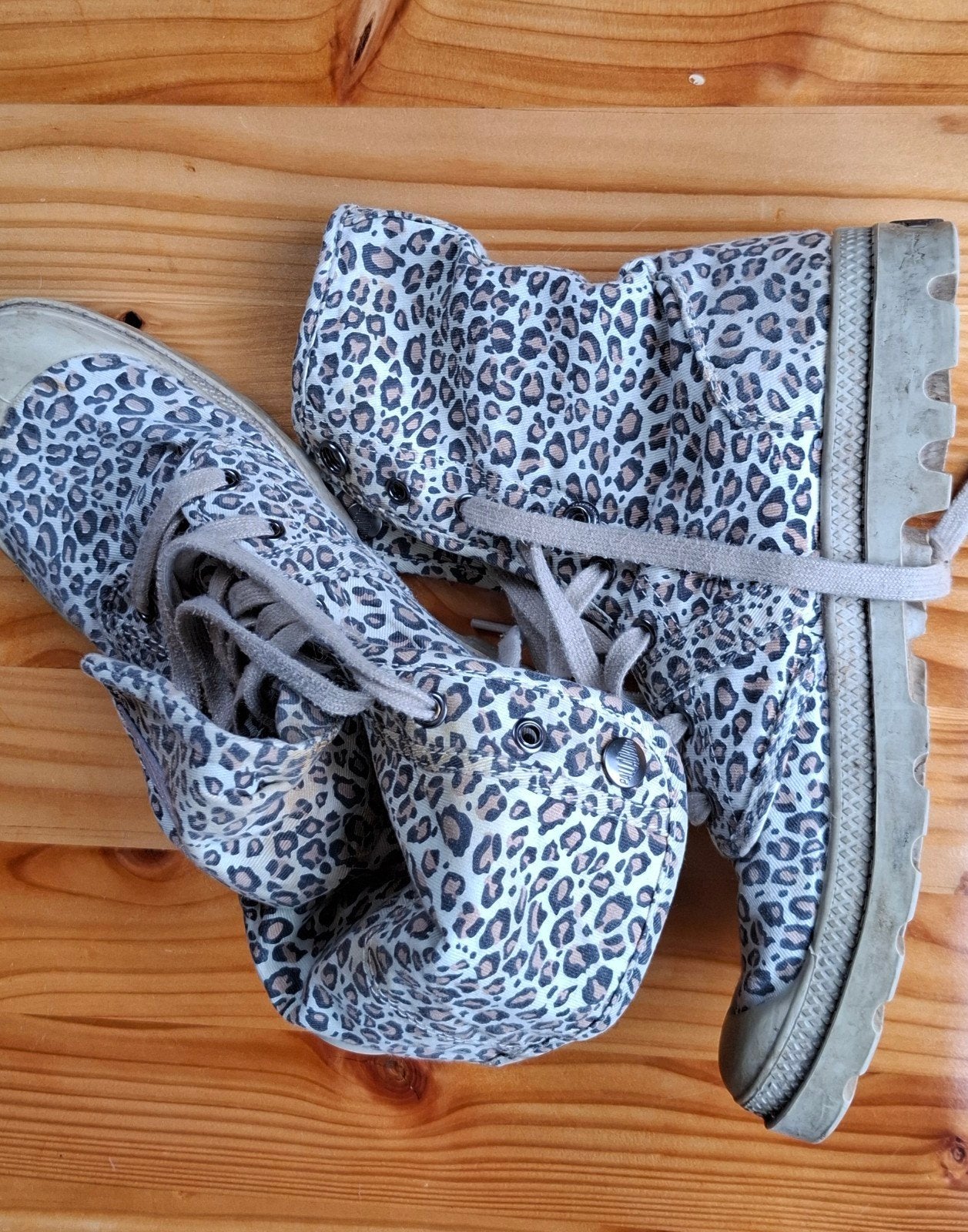 Palladium hoog  Tijger   41, Ophalen of Verzenden, Zo goed als nieuw, Zwart, Sneakers of Gympen