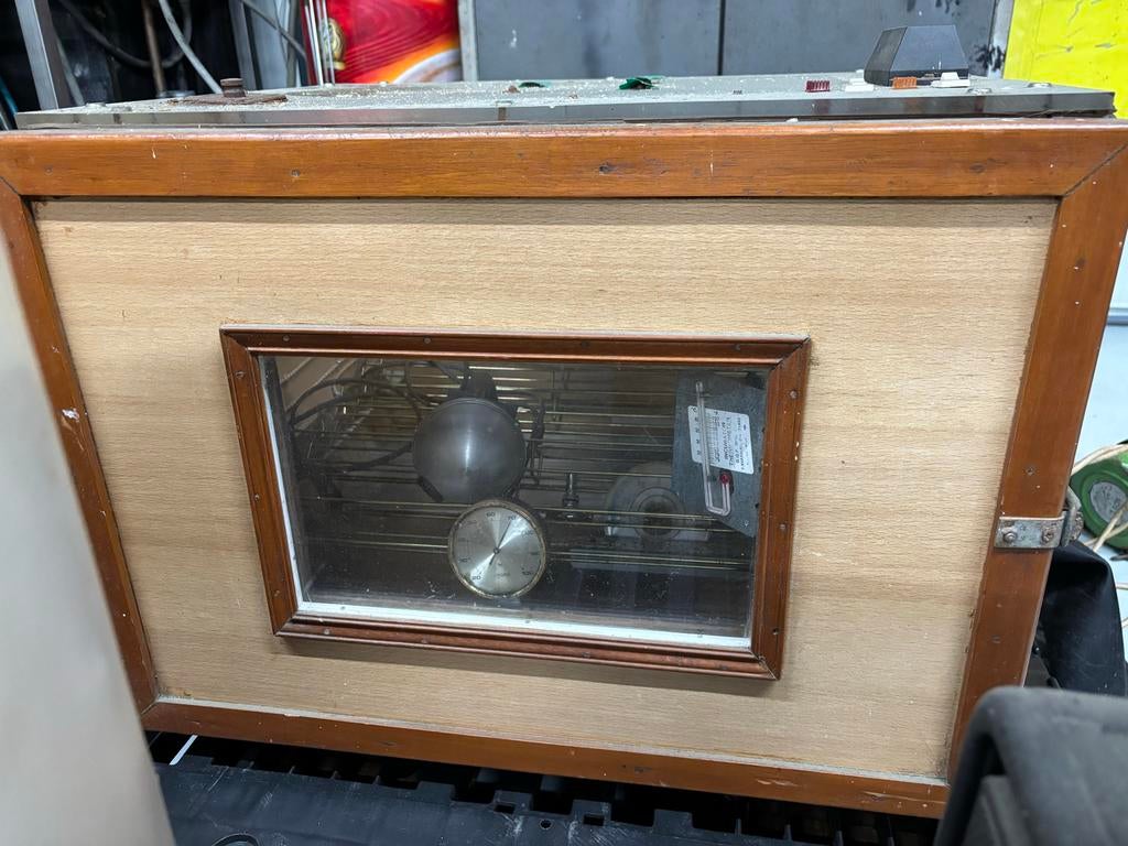 Broedmachine met schouwlamp en automatisch draaisysteem, Ophalen, Gebruikt, Broedmachine