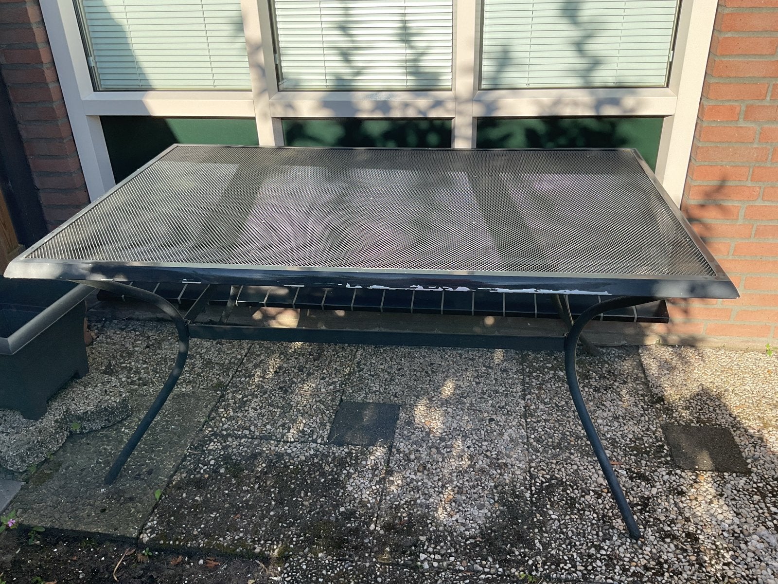 Metalen tuintafel met geperforeerd blad, Tuin en Terras, Tuintafels, Ophalen, Gebruikt, Rechthoekig, Metaal