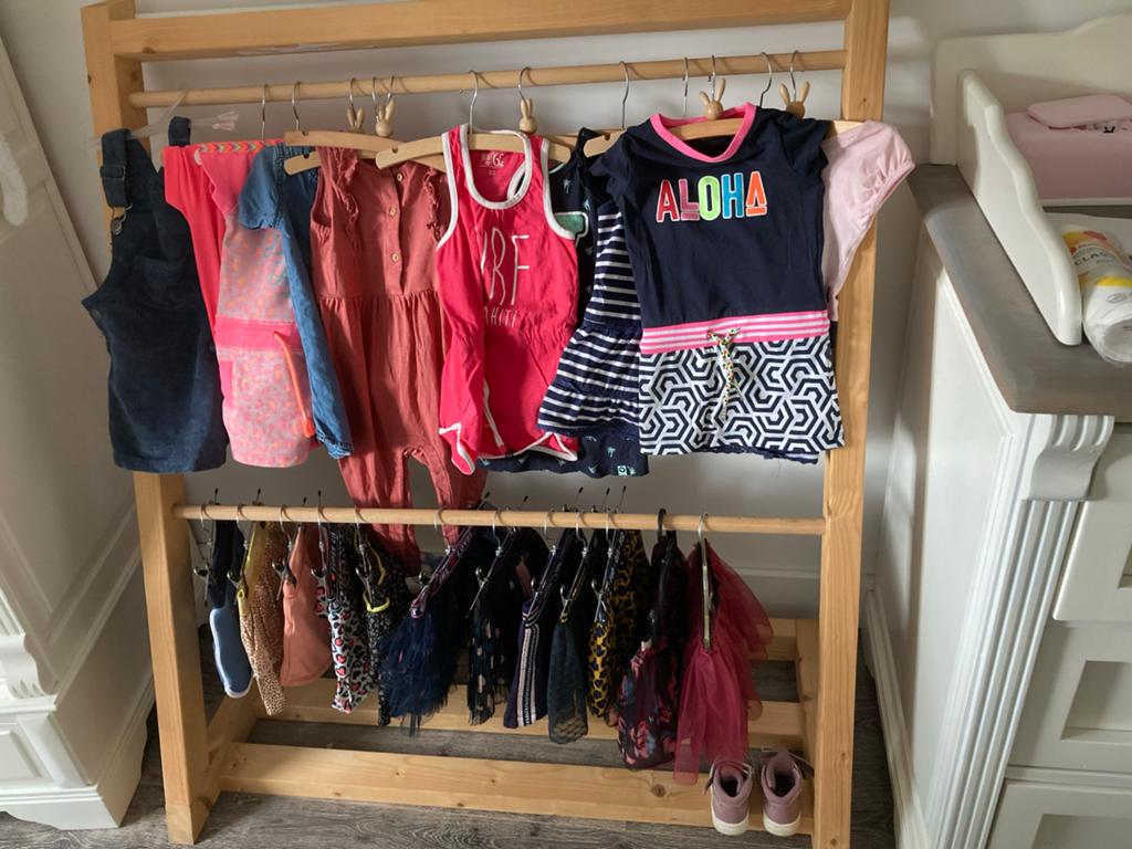 Houten kledingrek voor kinderkleding, incl. hangers, Kleding | Dames, Kledingrekken, Ophalen, Gebruikt