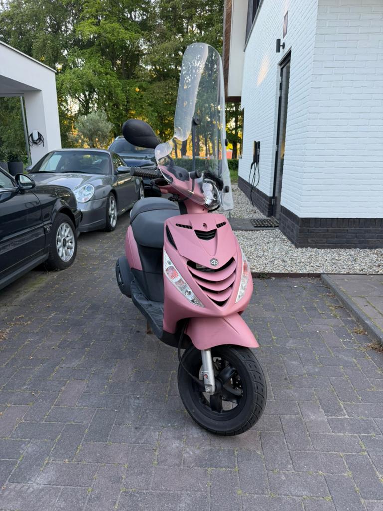 Piaggio zip 2021 met slechts 8000 km, Ophalen, Zo goed als nieuw, Benzine, Zip