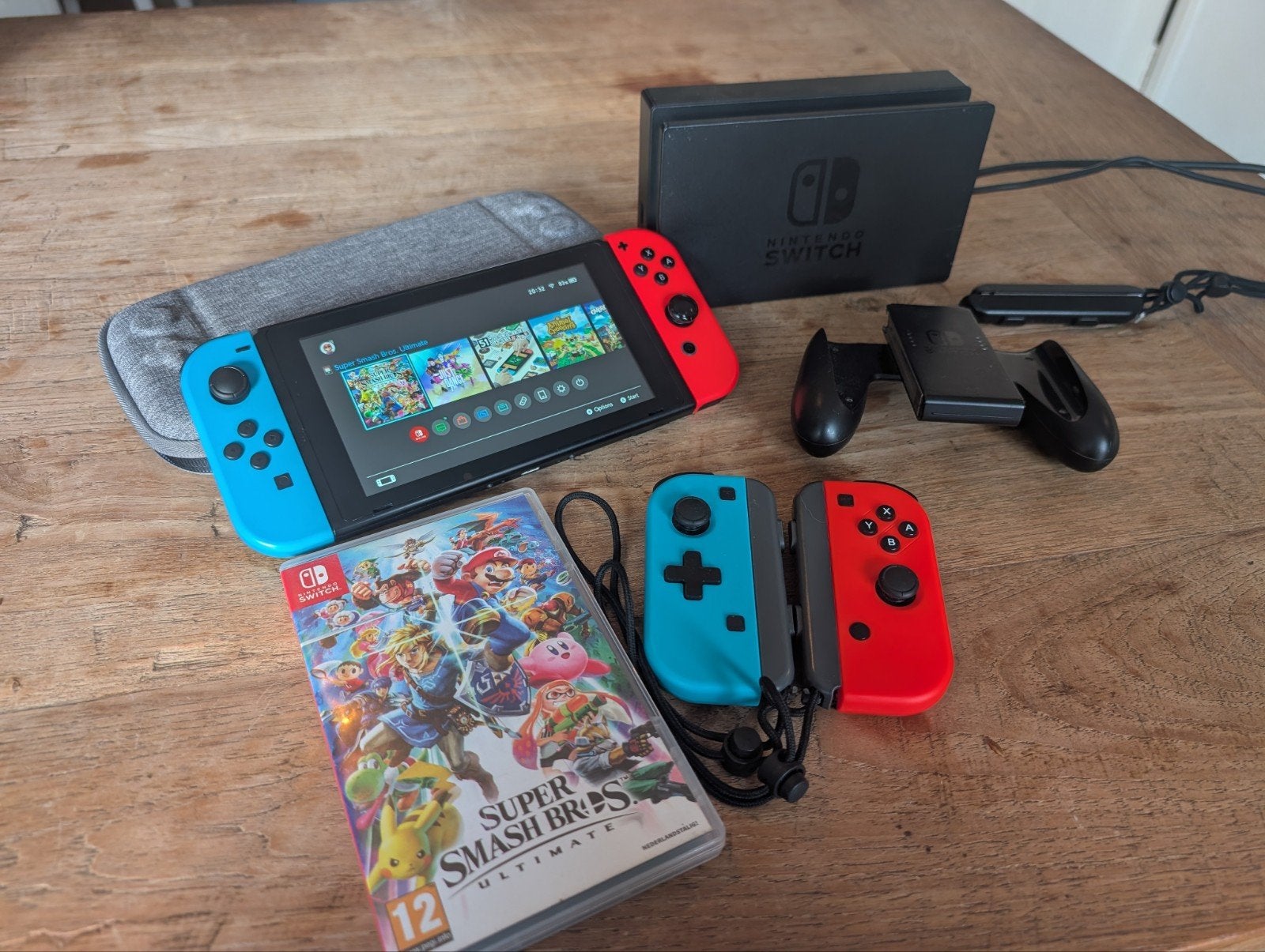 Nintendo Switch met Super Smash Bros. en accessoires, Ophalen of Verzenden, Switch Original, Met 3 controllers of meer, Gebruikt