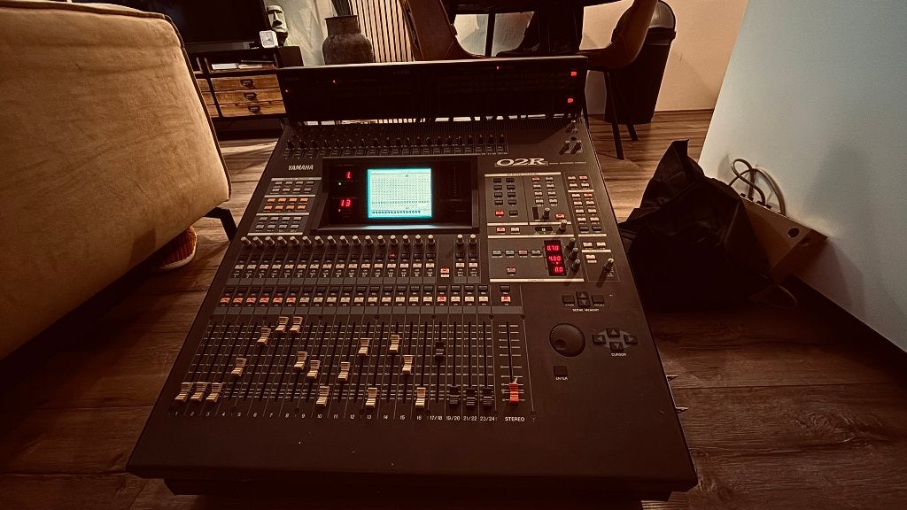 Yamaha O2R (2 stuks) met Meter Bridge, Muziek en Instrumenten, Mengpanelen, Ophalen, Gebruikt, 20 kanalen of meer, Microfooningang