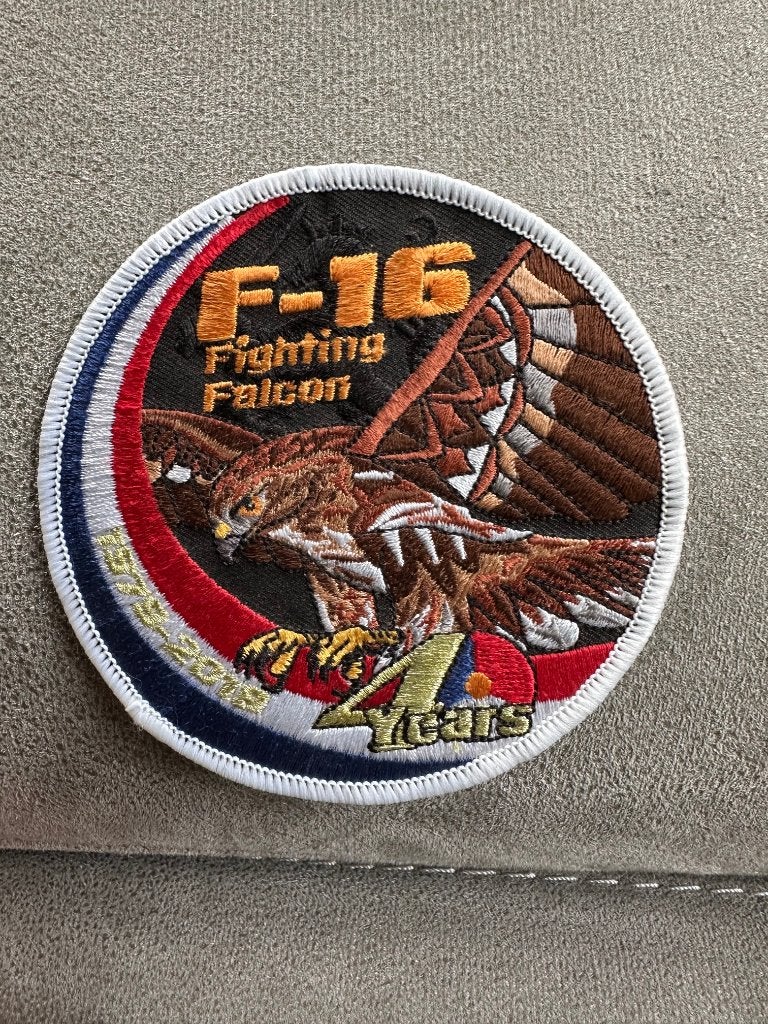 F-16 Fighting Falcon 40 years patch, Ophalen of Verzenden, Gebruikt, Patch, Badge of Embleem