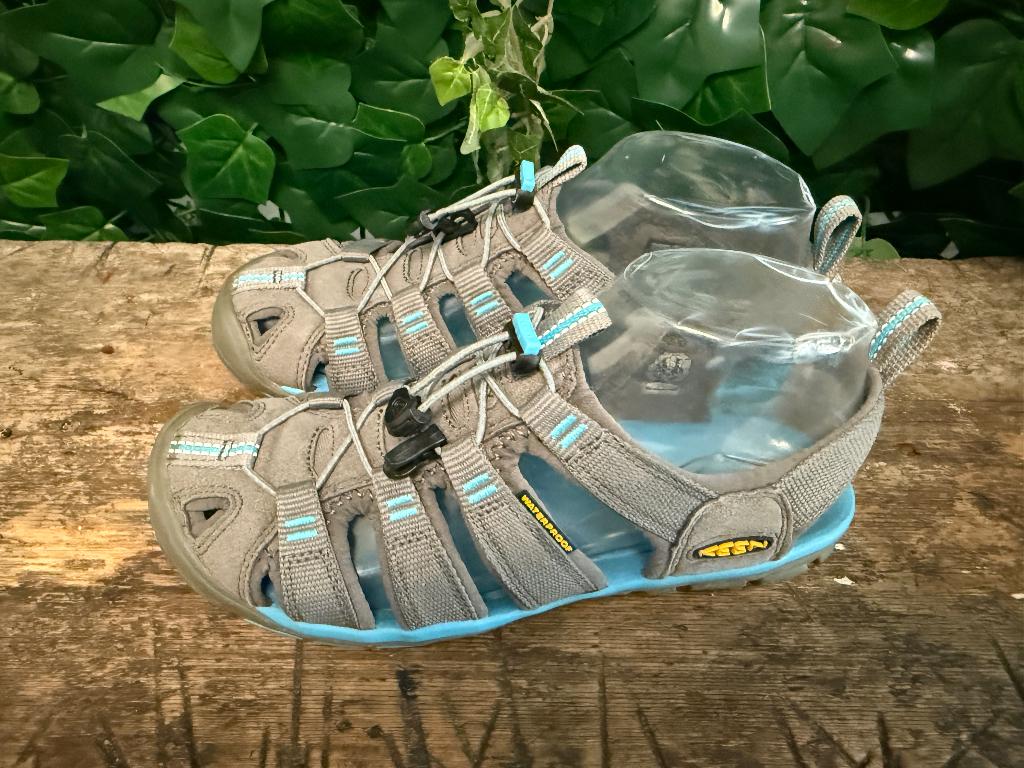 Bijna Nieuwe sandalen van Keen maat 37, Keen, Keen, Zo goed als nieuw, Grijs