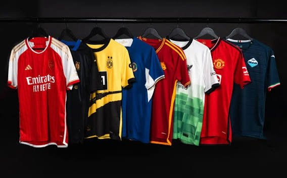 Voetbalspullen mystery box, Maat M, Ophalen of Verzenden, Shirt