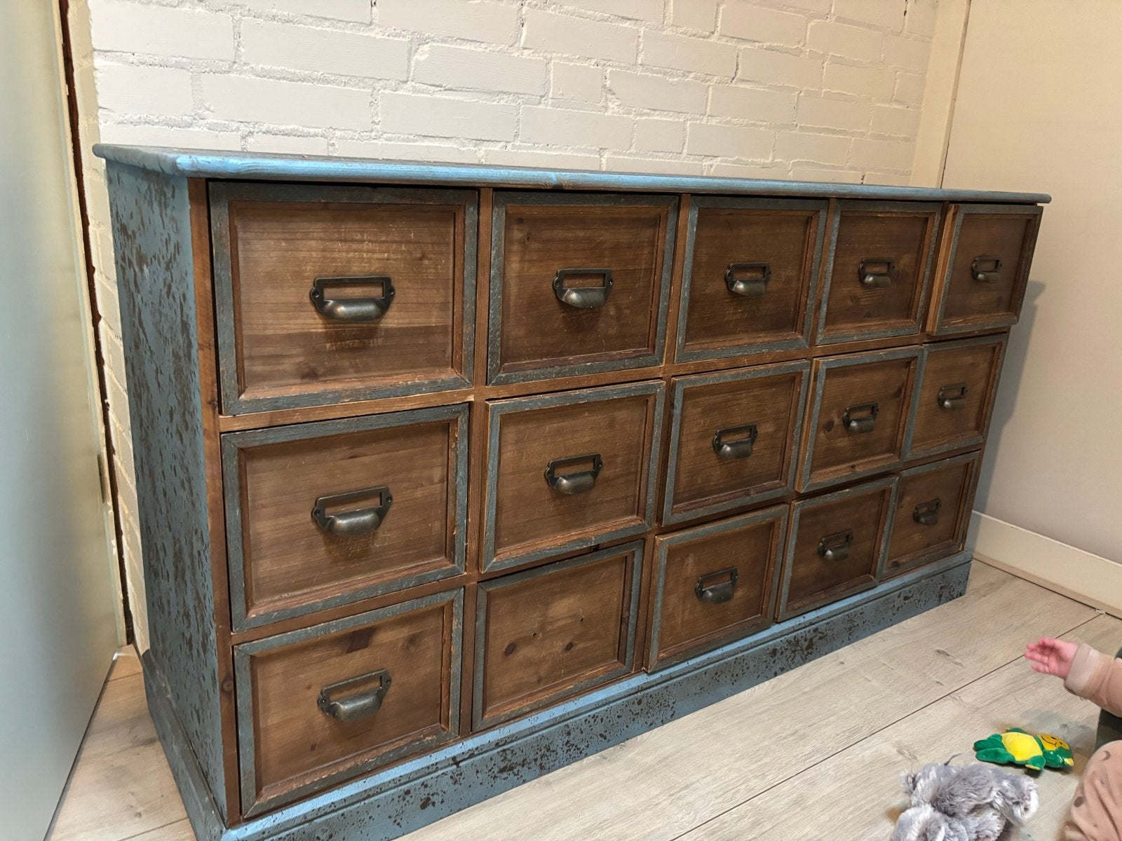 Apothekerskast met industriële look, Huis en Inrichting, Gebruikt, 100 tot 150 cm, Ophalen of Verzenden, Met lade(s)