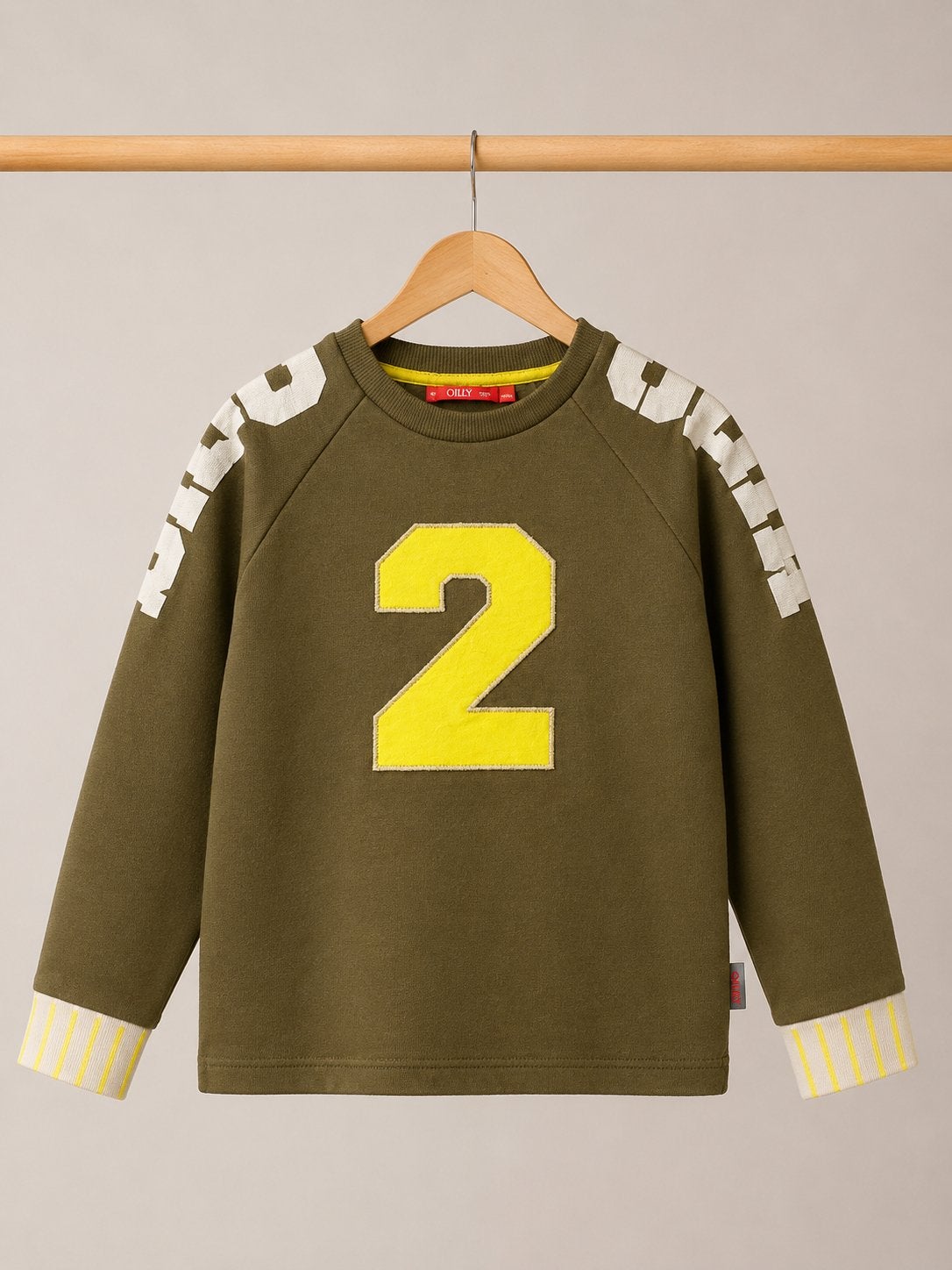 Stoere Oilily sweater in legergroene kleur maat 110, Ophalen of Verzenden, Zo goed als nieuw, Jongen, Shirt of Longsleeve