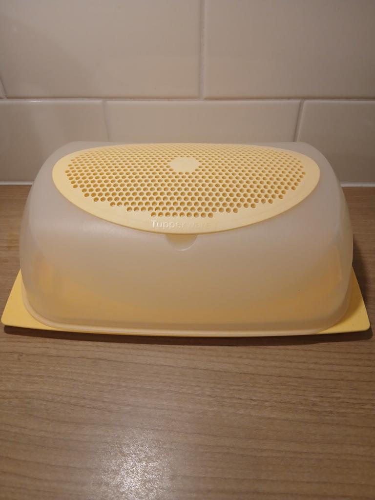 Tupperware vleeswaren / kaas doos, Huis en Inrichting, Keuken | Tupperware, Ophalen of Verzenden, Gebruikt, Geel, Overige typen