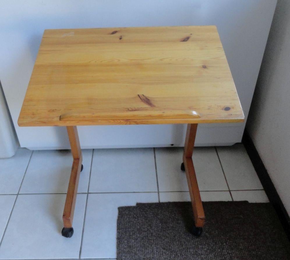 Kindertafeltje voor tekenen, lezen etc op wieltjes, Ophalen, Minder dan 55 cm, Gebruikt, 60 cm of meer