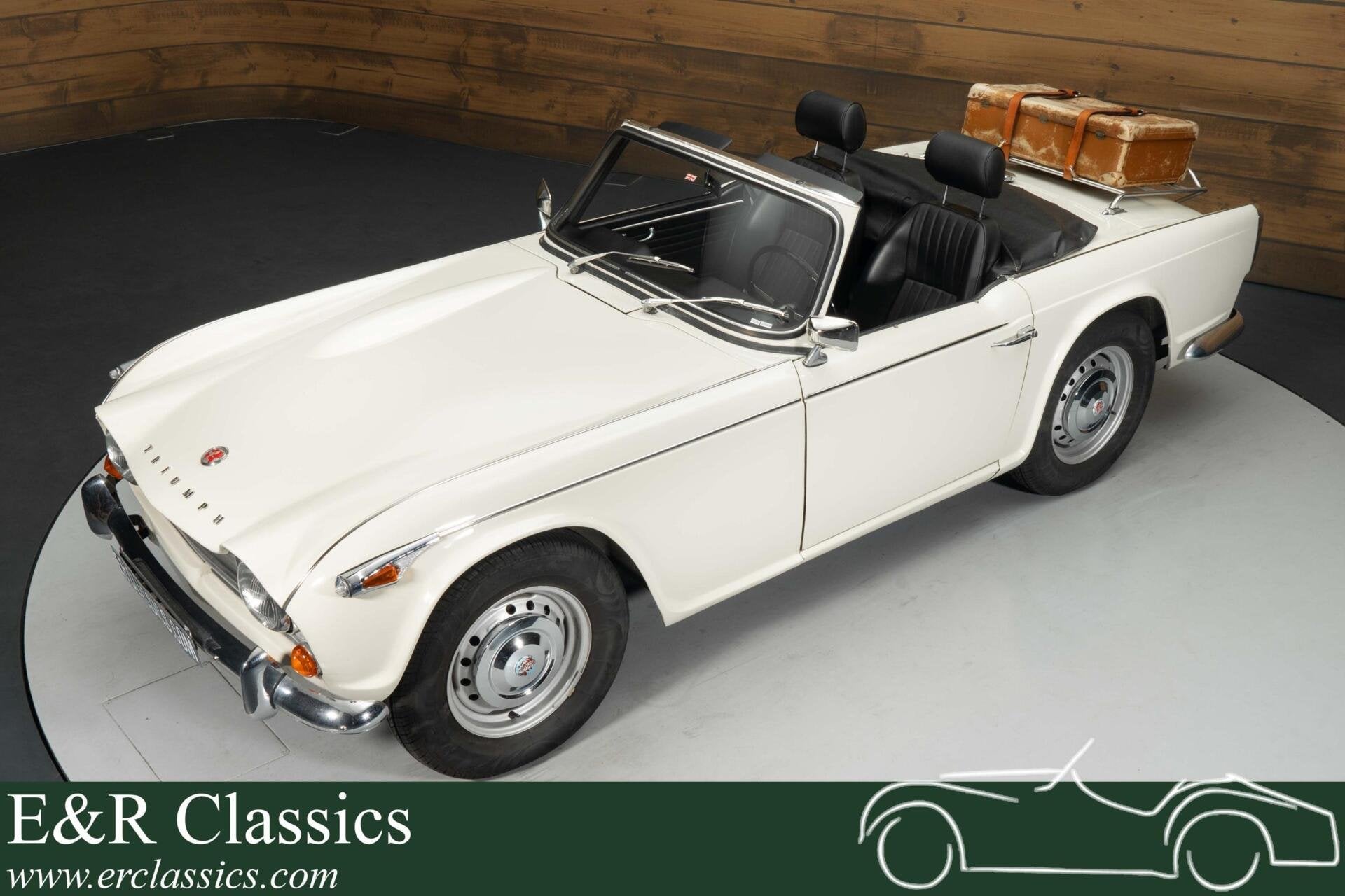 Triumph TR4A IRS Cabriolet | 1966, Achterwielaandrijving, Zwart, Cabriolet, Triumph