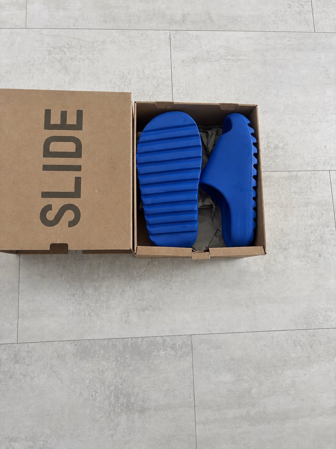 Yeezy Slides - Blauw - Zeer goede staat, Ophalen of Verzenden, Zo goed als nieuw, Blauw, Slippers