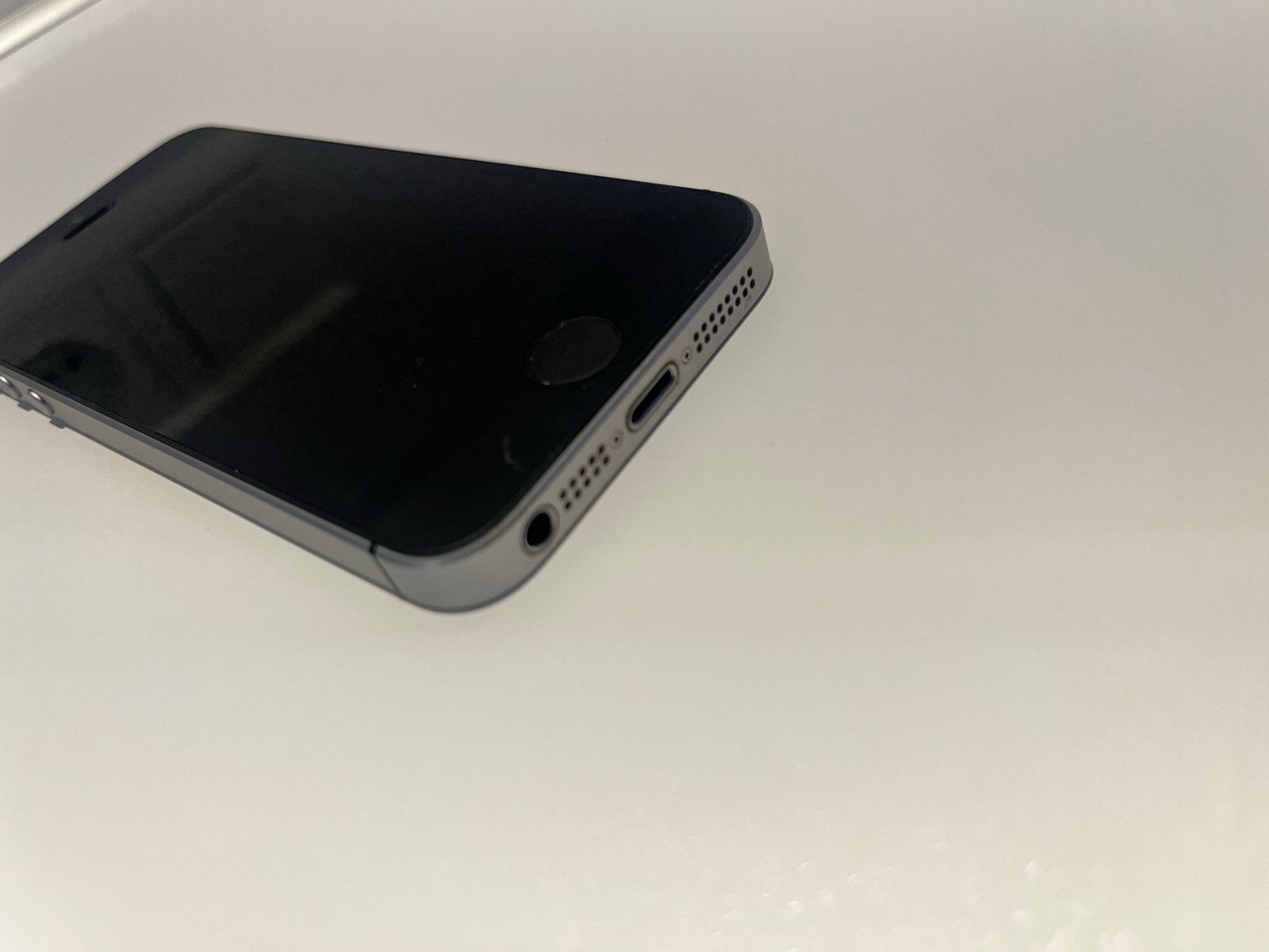 Apple iPhone SE (2016) 32GB, Telecommunicatie, Mobiele telefoons | Apple iPhone, Gebruikt, Verzenden, Zonder simlock, Grijs