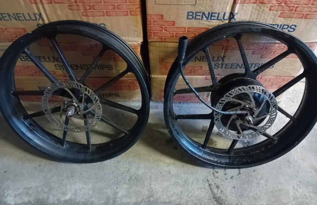 Diverse fiets onderdelen: wielen, voorvork, crankstel, stuur, Fietsen en Brommers, Wiel, Gebruikt, Elektrische fiets, Ophalen of Verzenden