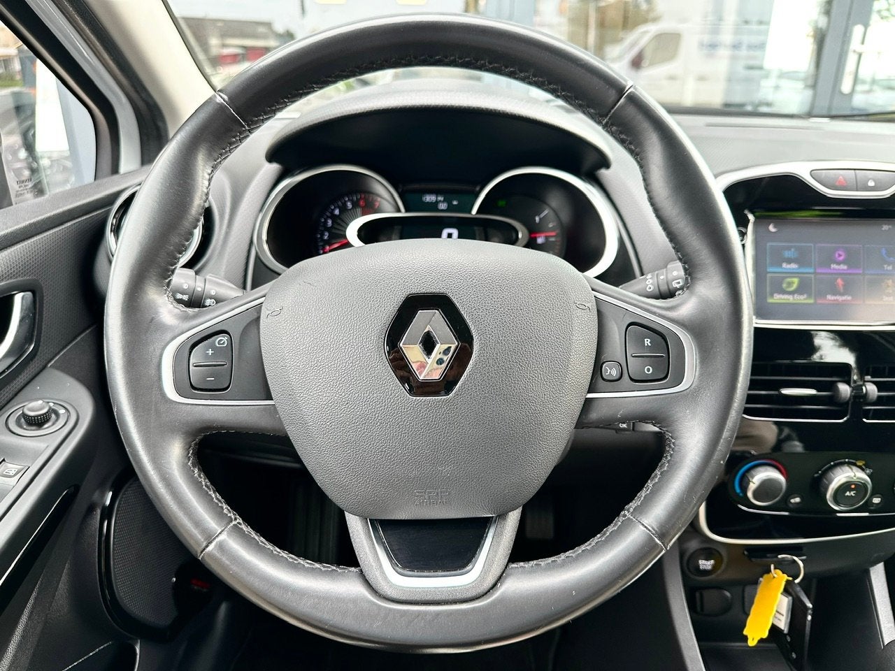Foto 7 van RENAULT Clio TCe 90pk Dynamique | Nav. | Cruise C. | Voll De