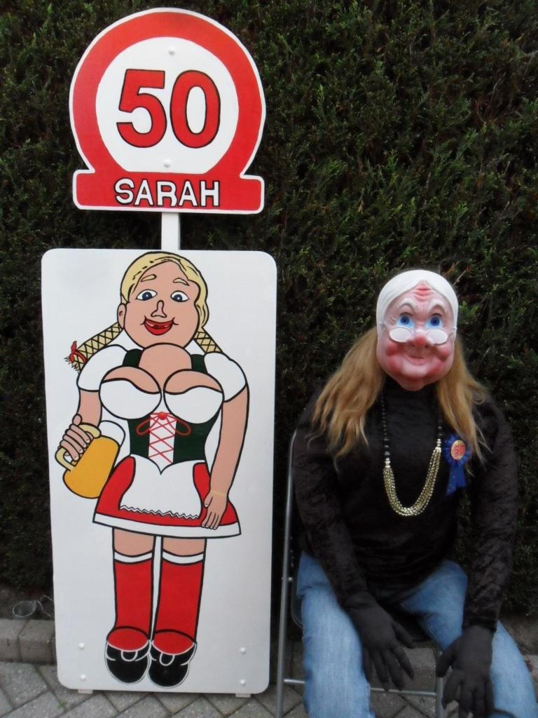 Sarah 50 verjaardag, set 3 deel Sarah in Tiroler kleding., Ophalen, Zo goed als nieuw, Abraham of Sarah