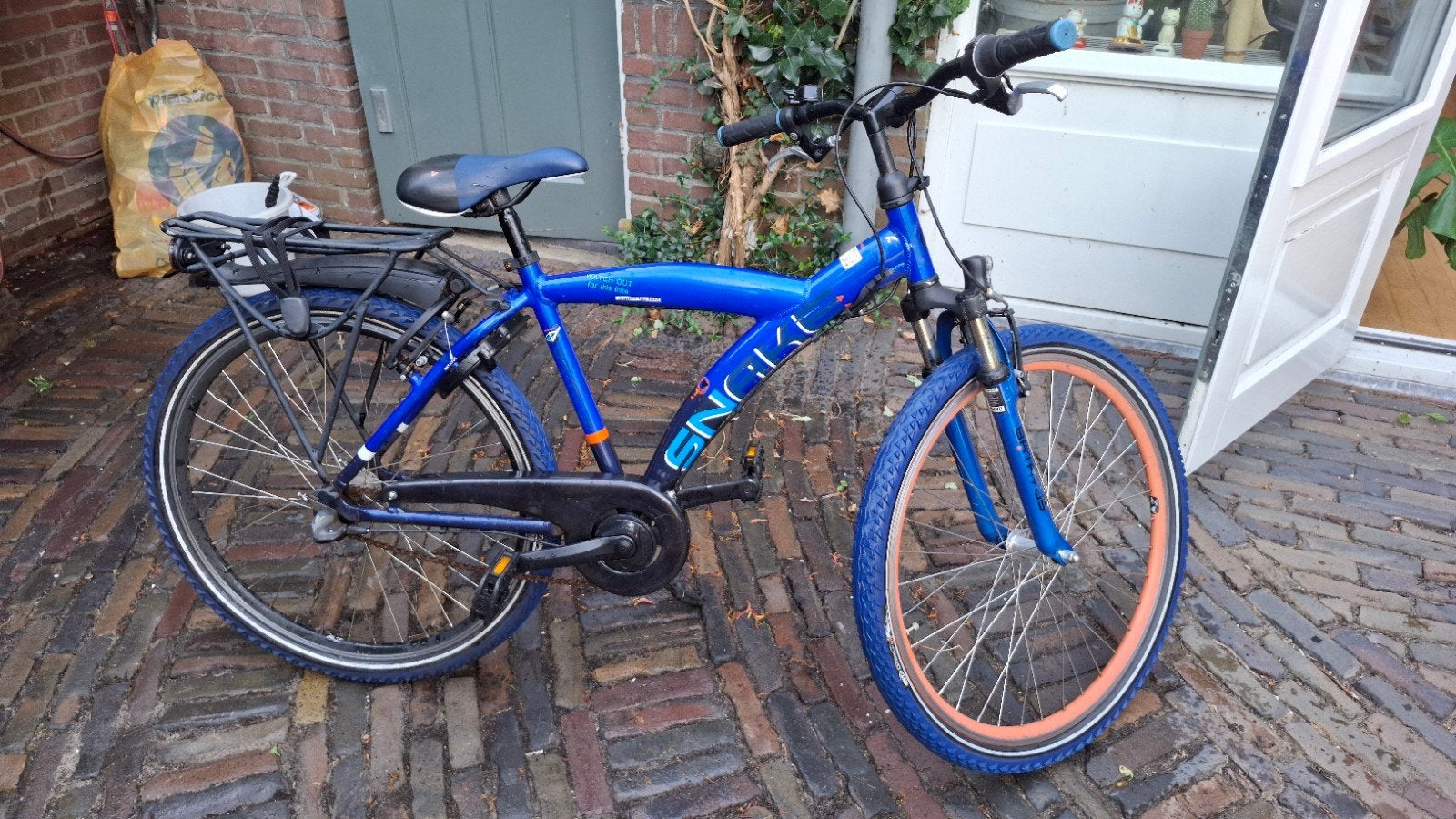 Blauwe kinderfiets met versnellingen en bagagedrager, Ophalen, Terugtraprem, Gebruikt, Versnellingen