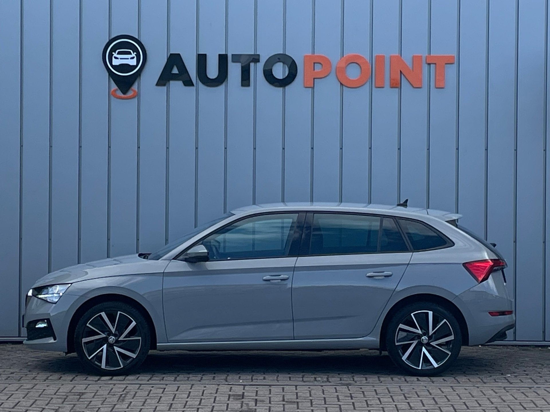 Skoda Scala 1.0 TSI Sport Business ORG NL 1E EIG DEALEROND|L, Auto's, Dealer onderhouden, Gebruikt, 610 kg, 49 €/maand