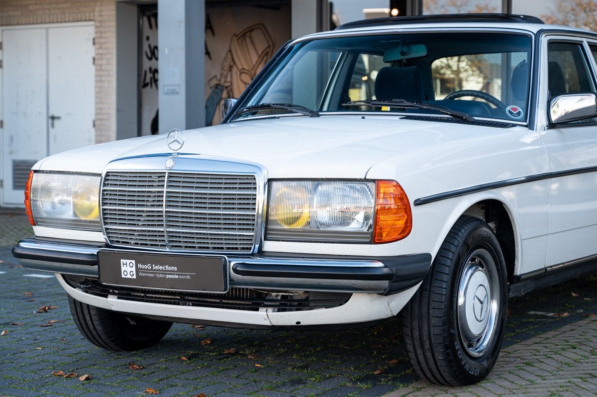 Mercedes-Benz 200-serie 230E (bj 1983, automaat), Auto's, Automaat, 136 pk, Gebruikt, Bedrijf