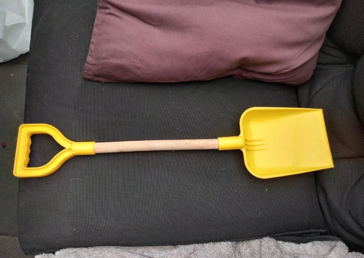 Gele kinderschep met houten steel, Ophalen of Verzenden, Gebruikt