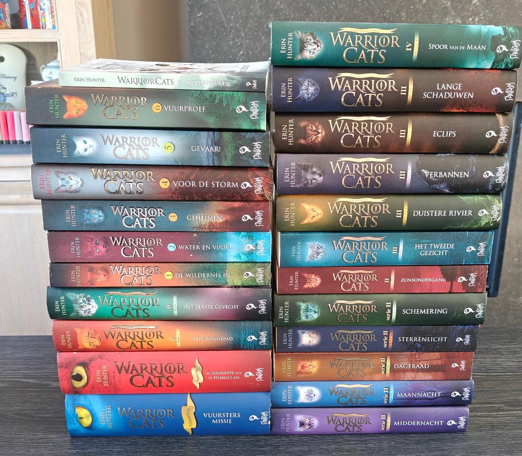 Gigantische verzameling boeken Erin Hunter Warrior Cats NL, Ophalen of Verzenden, Zo goed als nieuw, Erin Hunter