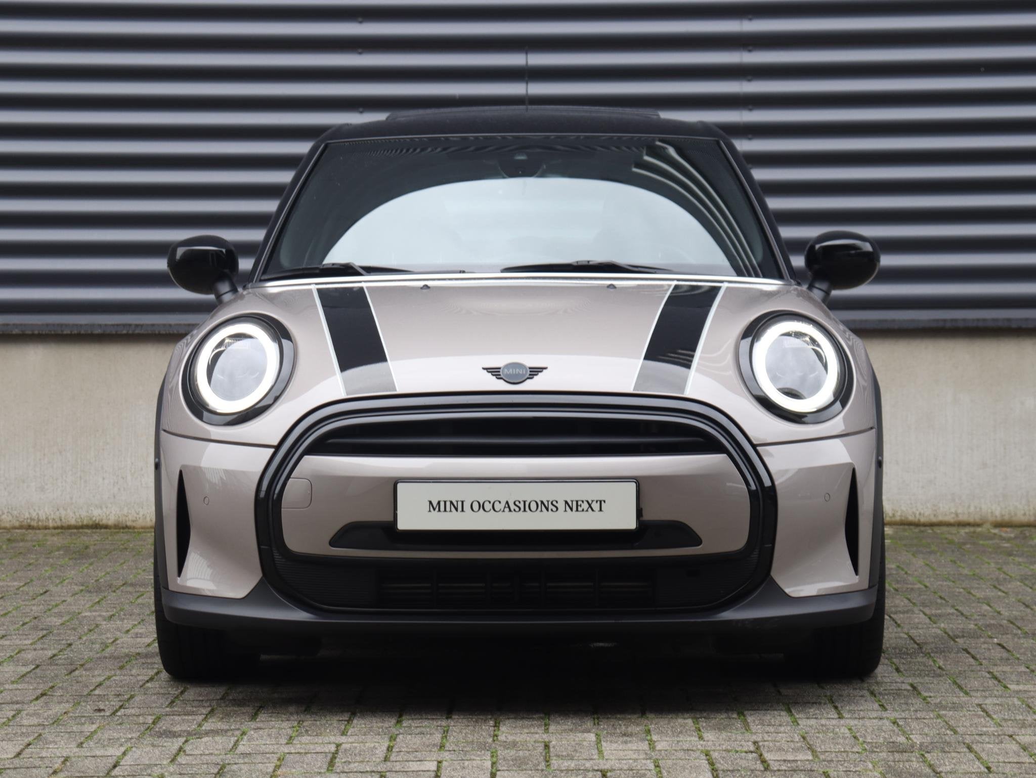 MINI 5-Deurs Cooper | Camden Edition + Panodak + Sportstoele, Auto's, 136 pk, Gebruikt, Met garantie (alle), Bedrijf