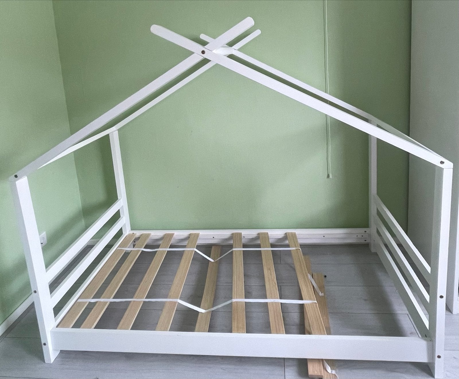 Kinderbed huisje 80x160 cm - Wit, Ophalen, Gebruikt, 70 tot 85 cm, Lattenbodem